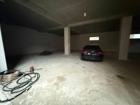 MAGAZINA ME QERA 276 M2 TEG 1200 EURO