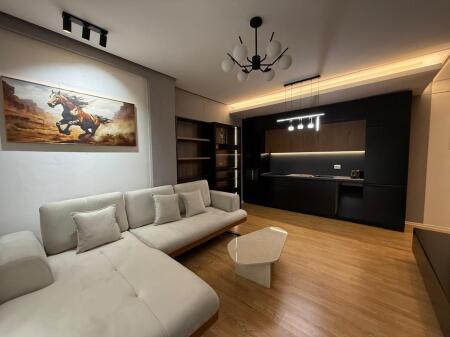 Tek Selvia,jepet me qera apartament 2+1,i mobiluar. 1,200Euro