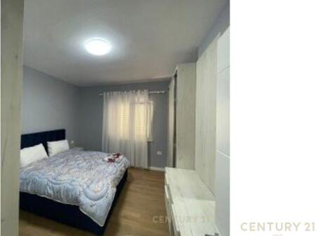 APARTAMENT 1+1 ME QIRA (VETËM PËR TË HUAJT) NË KAFE FLORA