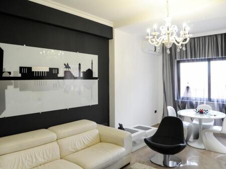  Jepet me qira apartament 2+1+2 në Bllok – Tiranë