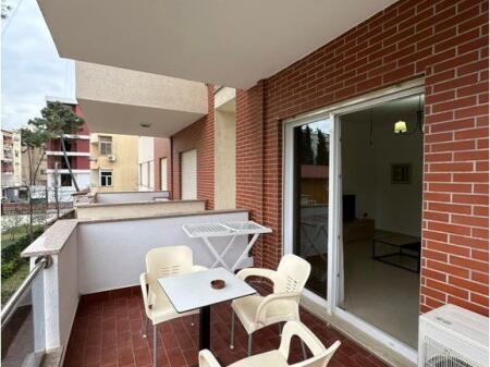 SHITET APARTAMENT 1+1 NE GOLEM 50 METRA NGA DETI!!