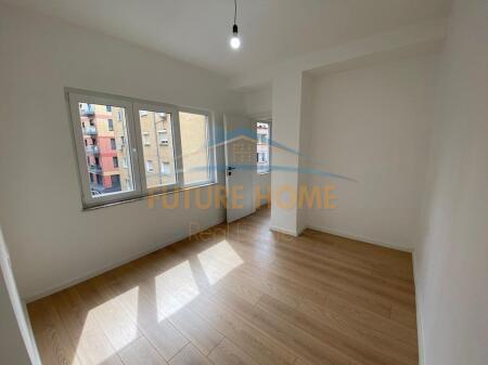 Shitet, Apartament 1+1, Rruga Margarita Tutulani