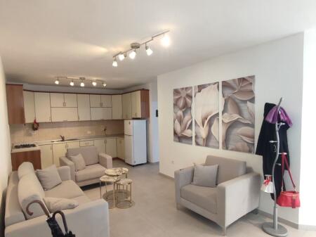 Jepet me qera Apartamenti 2+1 , rruga Nikolla Jorga Myslym Shyr prane Gjykates 600 Euro