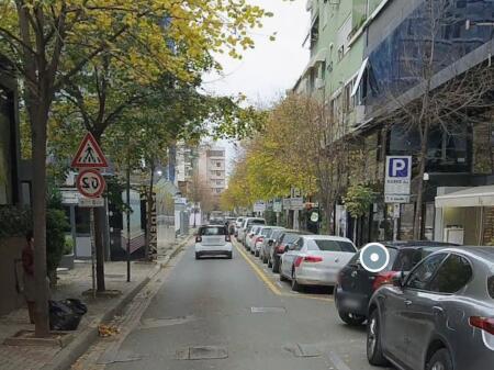 NEGOZIO IN AFFITTO A BLLOK VICINO ALLA STRADA PRINCIPALE