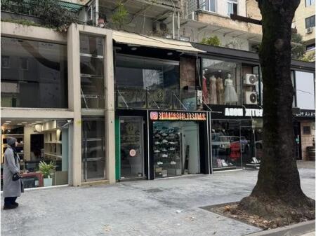 Ambient me Qira buze rruge kryesore ne Myslym Shyr, prane Sigurimeve Shoqerore! 2,000 € /Muaj