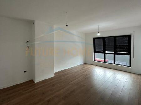 Qera , Apartament 2+1+2 , Komuna e Parisit , Tirane.