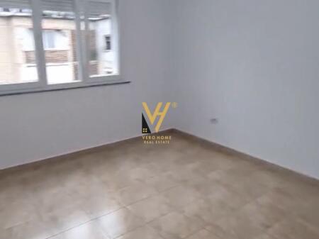 VENDESI APPARTAMENTO 1+1+BLK IN VIA KAVAJES 130.000 EURO