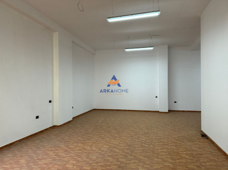LOCALE COMMERCIALE IN AFFITTO 115M2 "IN VIA DIBRA" 100.000 LEKE
