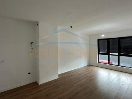 Qera , Apartament 2+1+2 , Komuna e Parisit , Tirane.