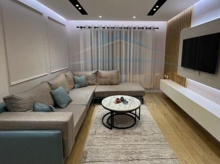Qera Okazion - Apartament i mobiluar 2+1 tek Oxhaku ne Tirane.