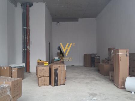 JEPET DYQAN 80 M2 ME QERA TE RRUGA DRITAN HOXHA 2.000 EURO