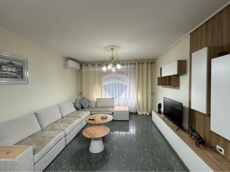 Apartament per qera 3+1 post parkimi ne Laprake