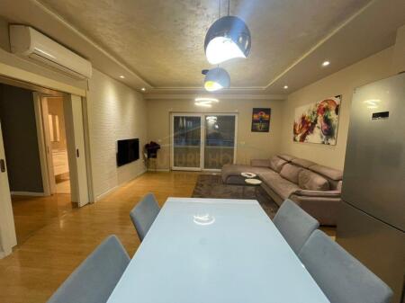 Qera, Apartament 2+1+2, Kristal Center, Komuna e Parisit, Tirane