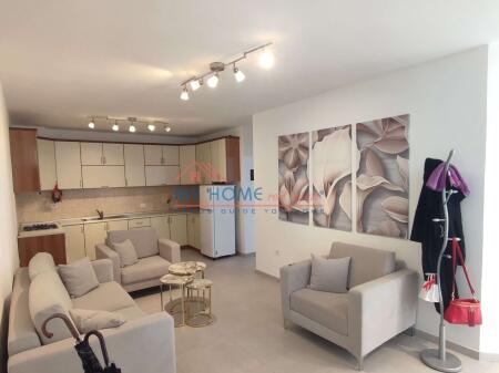 Ufficio in affitto Myslym Shyri a Tirana