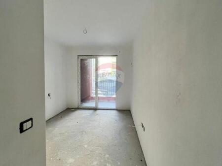 Apartament 1+1 per shitje, Ish station i trenit, prane Bulevardit te Ri!