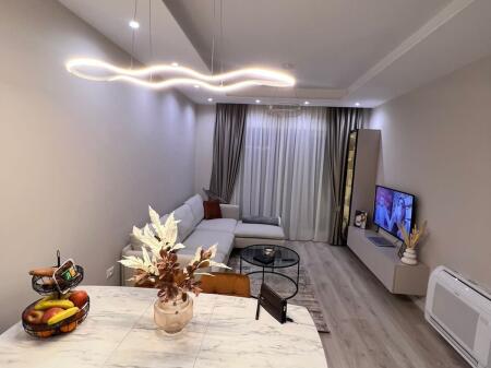 APARTAMENT ME QERA 2+1 21 DHJETORI 80.000 LEKE