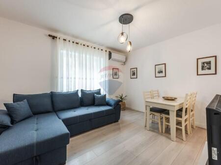 Apartament 2+1 per qira tek Pazari i Ri.