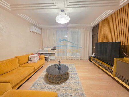 Qera, Apartament 2+1 me VERANDE tek Rruga e Kosovareve!.