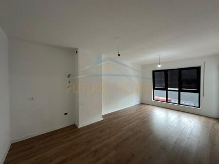 Qera , Apartament 2+1+2 , Komuna e Parisit , Tirane
