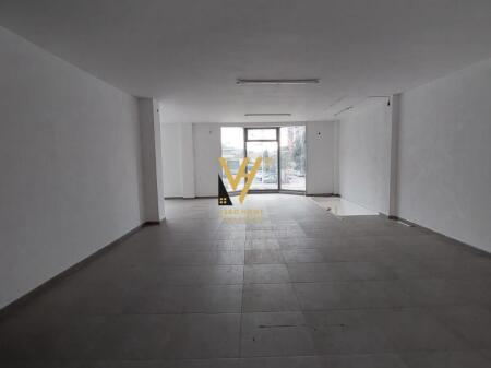 JEPET ZYRE 125 M2 ME QERA TE RRUGA DRITAN HOXHA 1.200 EURO