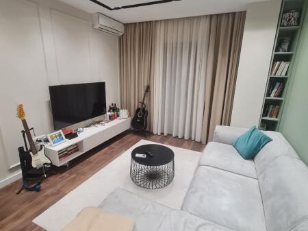  Jepet me Qira Apartament 1+1 – Pallatet Çabej, Yzberisht