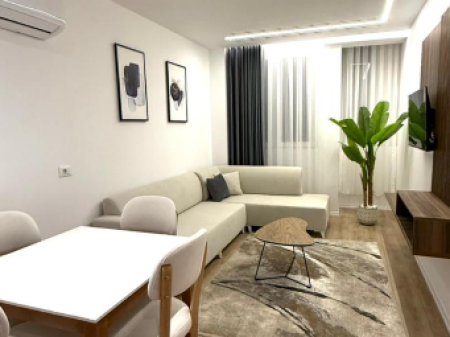  Apartament 1+1 + Garderobë – Rruga Fortuzi, pranë Qendrës