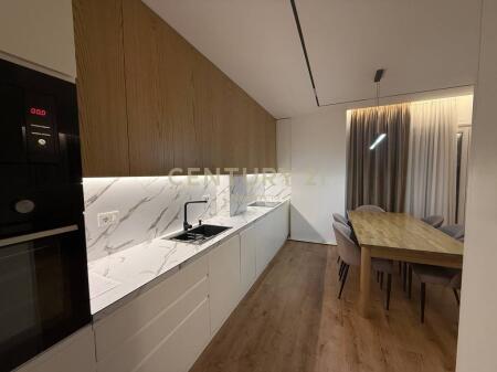 APARTAMENT ME QIRA 2+1+2 TEK KODRA E DIELLIT, ME POST PARKIMI