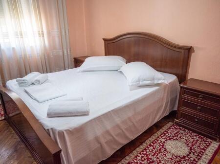 Jepet apartament 3+1 me qira, prane shkolles Ismail Qemali, Tirane