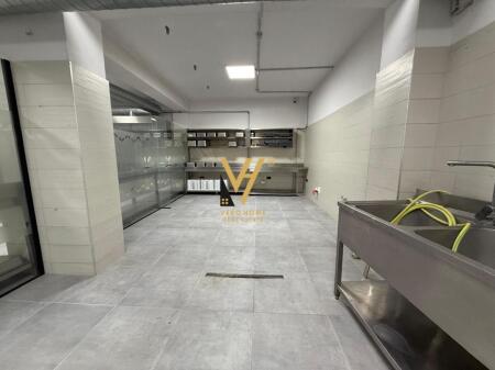 JEPET MAGAZINE 1.200 M2 TE KTHESA E KAMZES 6.000 EURO