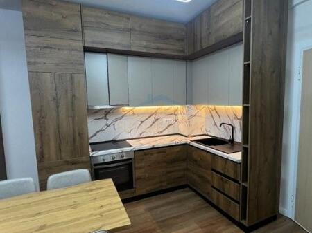 Qera , Apartament 1+1 , Komuna e Parisit , Tirane.