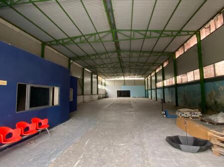 Magazine 700m2 me qera