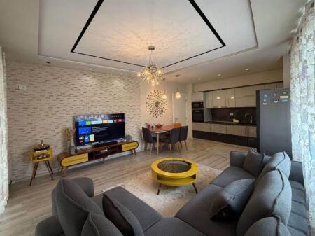 Jepet me Qira Apartament 2+1 + Post Parkimi – Komuna e Parisit (KIKA 2)