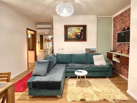 Shitet, Apartament 2+1, Zogu i Zi, Tiranë.