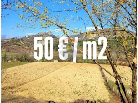 Terreno a Petrelë