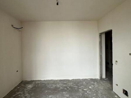  Shitet Apartament 1+1 + Post Parkimi – Orbital, Boulevardi i Ri