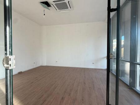 JEPET ME QIRA Ambient Biznesi Mine Peza, Golden Tower Residence Kati i 2 Sip: 44m² Cmimi: 70.000 Leke