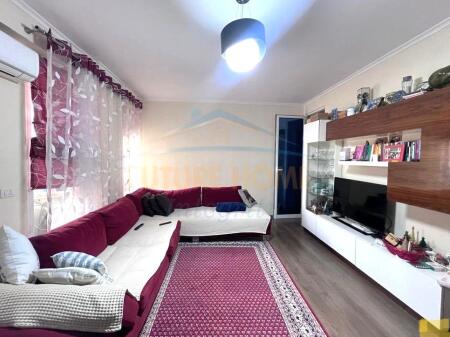 Shitet, Apartament 2+1, Zogu i Zi, Tiranë.