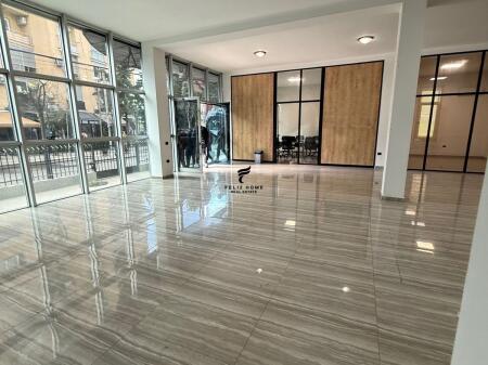 EDIFICIO COMMERCIALE IN AFFITTO 1100 M2 LAPRAKE 15.000 EURO