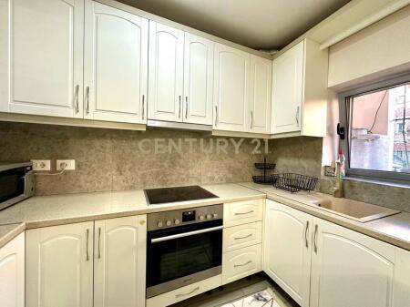 QIRA, APARTAMENT 1+1 TE RRUGA E DIBRES 450 leke /Muaj