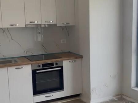 For rent apartment 2+1+2 Empty, at the end of 5 Maj street near the new buildings 430 Thousand lek