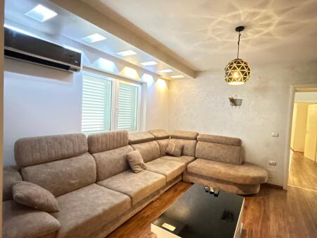 Apartament me qira 2+1+2 tek petronini 1milion leke