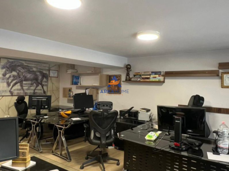 UFFICIO IN AFFITTO IN VIA SULEJMAN DELVINA 800 EURO