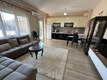Liqeni i thate , apartament luksoz 2+1me qera 700 euro