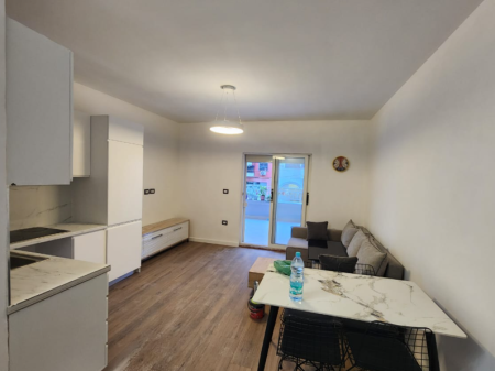  Apartament 1+1 me Verandë – Komuna e Parisit, pranë Rrethit