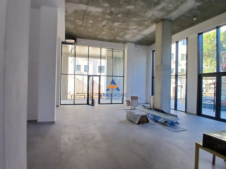 LOCALE COMMERCIALE IN AFFITTO 200 M2 "RRUGA BARRIKADA" 4500 EURO