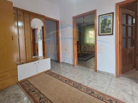 Qera, Apartament 2+1+2+2 Poste Parkimi, Xhamlliku, Tiranë.