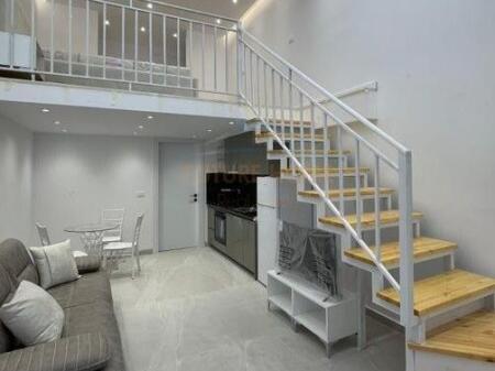 Qera, Loft, Fresk, Tiranë.