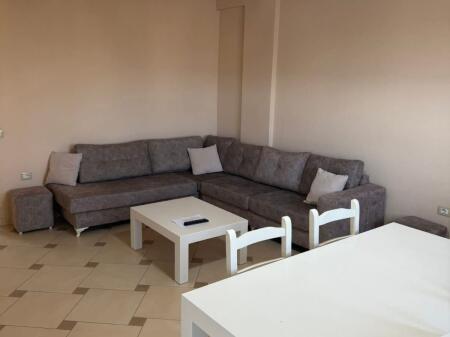  Apartament me qera 2+1 – Tek Tregu Ushqimor, pranë Pallatit me Shigjeta