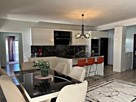  3+1+3 për Shitje – Apartament Luksoz në Sarandë