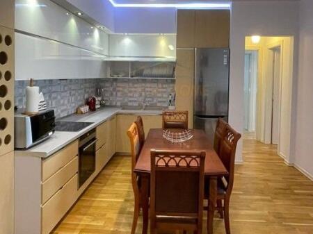 Qera, Apartament 2+1+2,Kopshti Botanik, Tiranë.